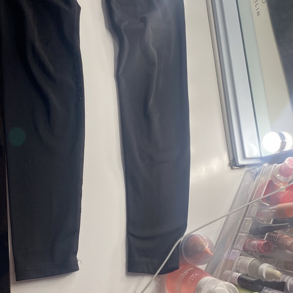 Super cute all black leggings from American eagle, Size xs - Picture 2 of 6